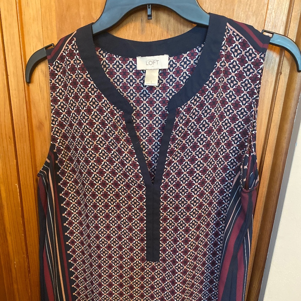 Loft Ann Taylor Split Neck Shell Size S